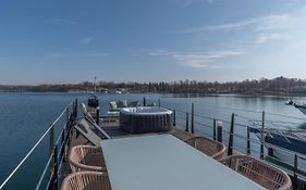 La Dolce Vita House Boat